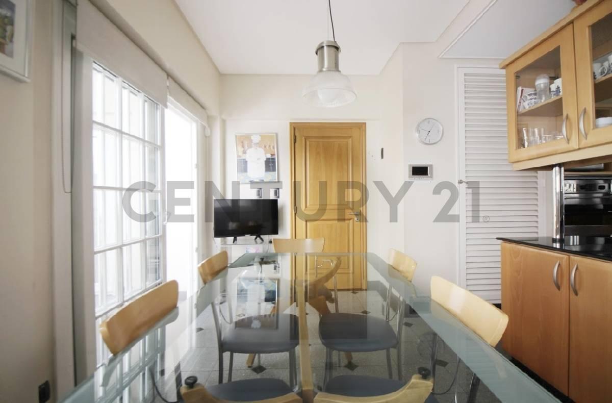Foto de VENTA DEPARTAMENTO CINCO AMBIENTES c/ DEPENDENCIA- COCHERA en CABALLITO, imagen 5