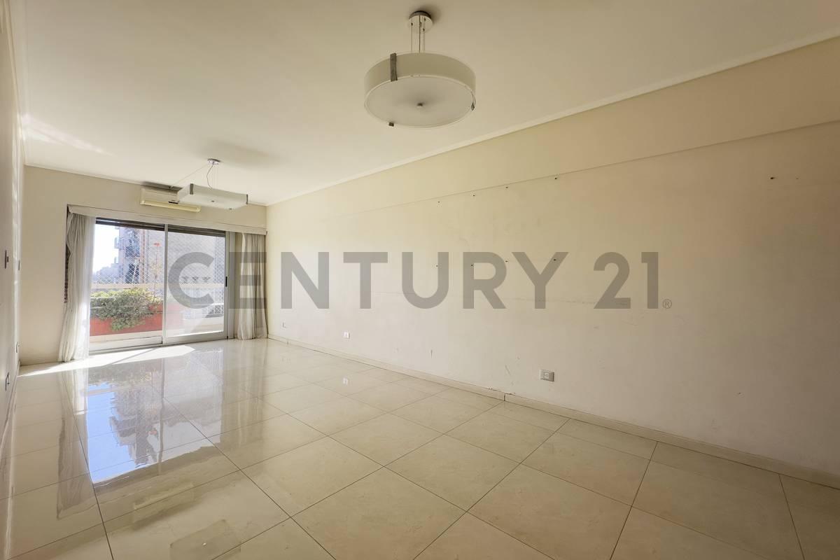 Foto de VENTA DEPARTAMENTO TRES AMBIENTES + DEPENDENCIA + COCHERA EN CABALLITO, imagen 2