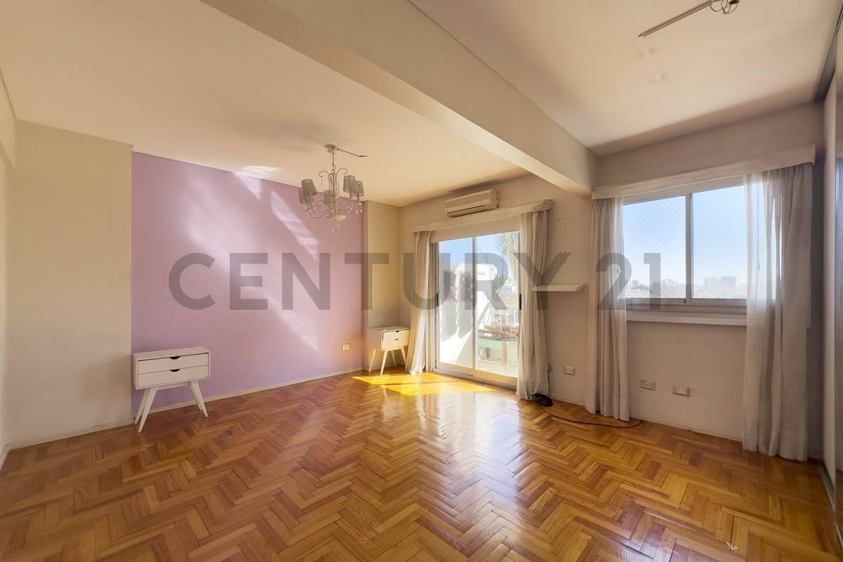 Foto de VENTA DEPARTAMENTO TRES AMBIENTES + DEPENDENCIA + COCHERA EN CABALLITO, imagen 1