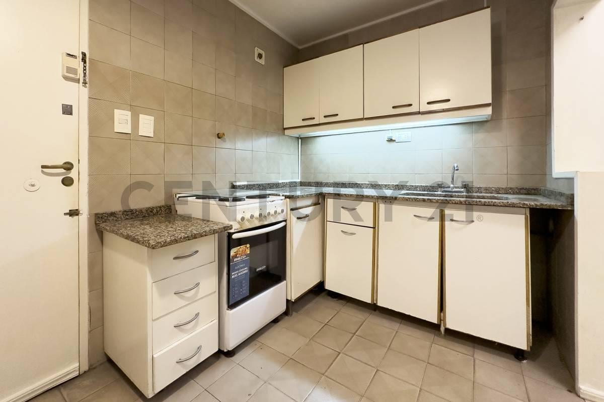 Foto de VENTA DEPARTAMENTO DE 3 AMBIENTES + DEPENDENCIA + LAVADERO / APTO, imagen 2