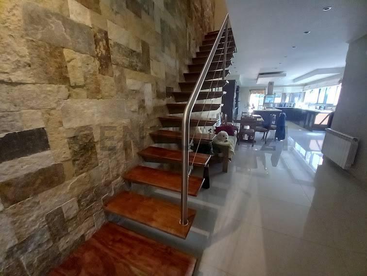 Foto de VENTA CASA 7 AMBIENTES C/ JARDIN y PILETA en SAN ISIDRO, imagen 1