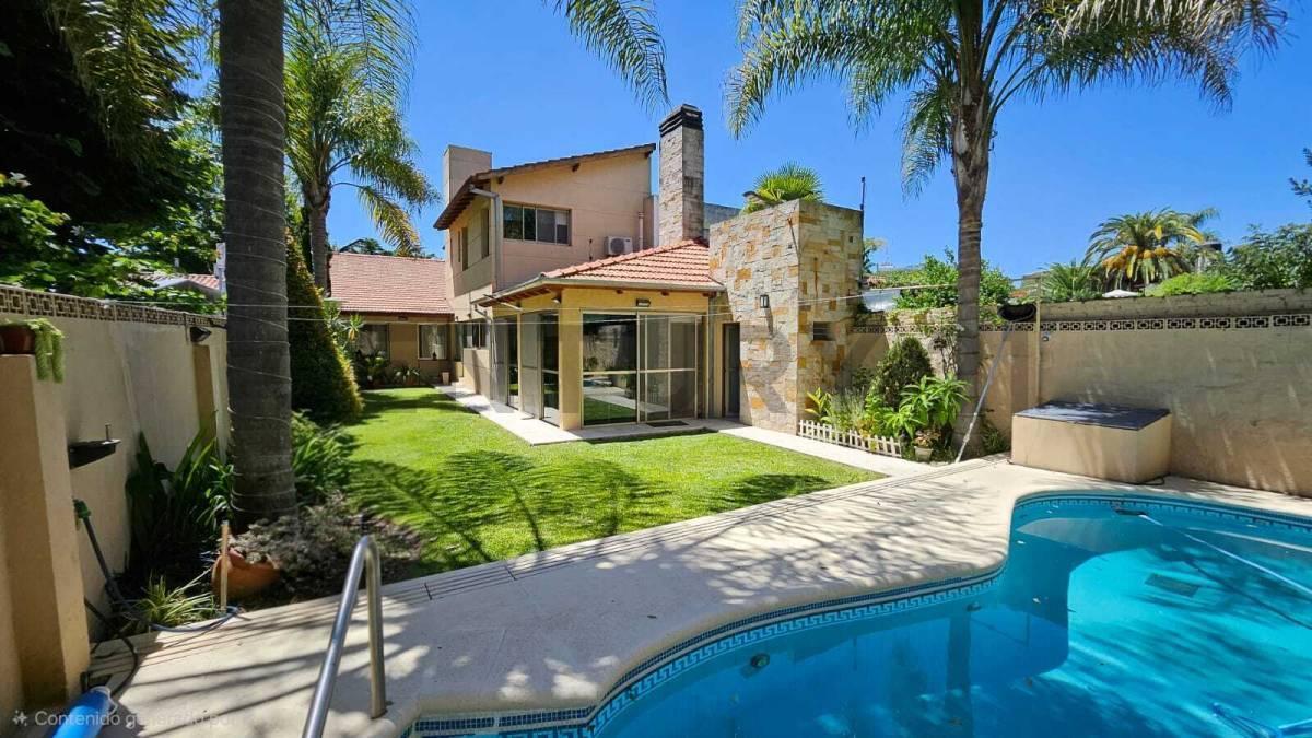 Foto de VENTA CASA 7 AMBIENTES C/ JARDIN y PILETA en SAN ISIDRO, imagen 5