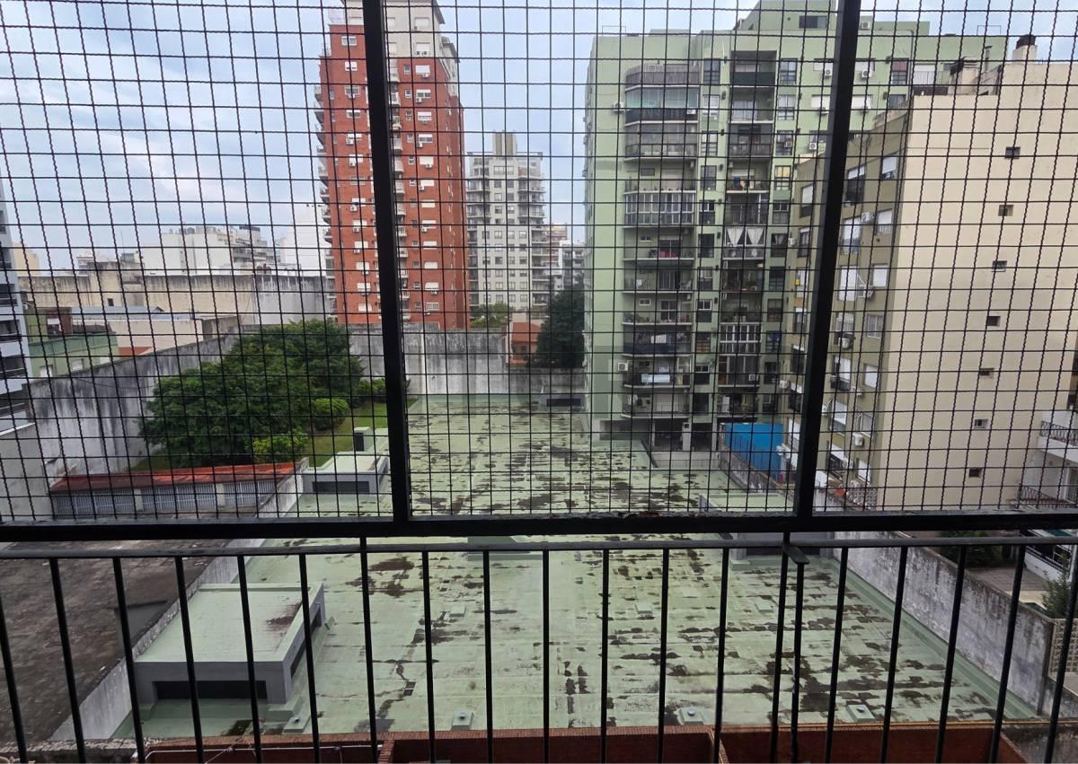 Foto de Venta de departamento 2 ambientes con balcón. Vista abierta. Flores, imagen 2
