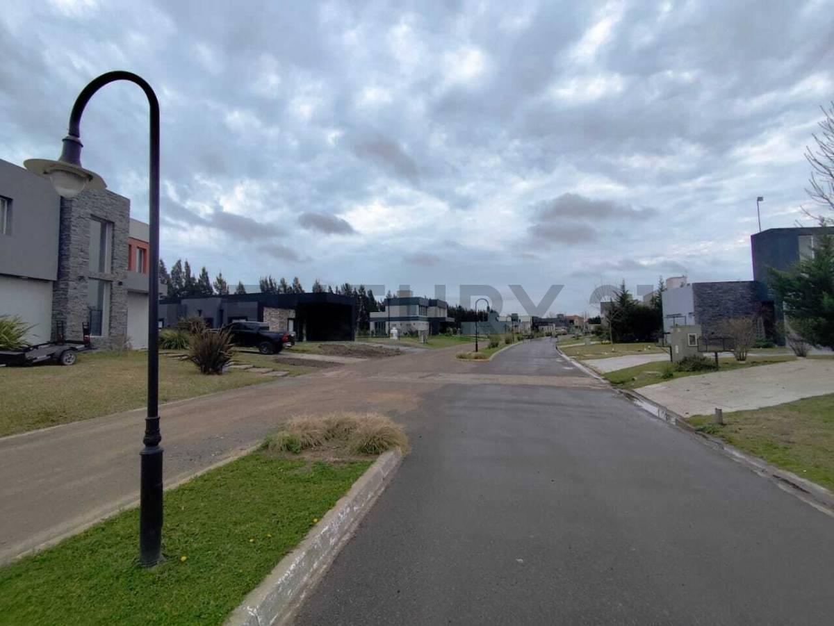 Foto de VENTA DE LOTE DE 800 M2 PROXIMO A LAGUNA CLUB DE CAMPO CRUZ DE SUR, imagen 2
