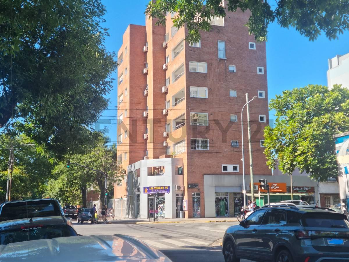 Foto de Venta Departamento Semipiso 4 ambientes con cochera en Versalles, imagen 1