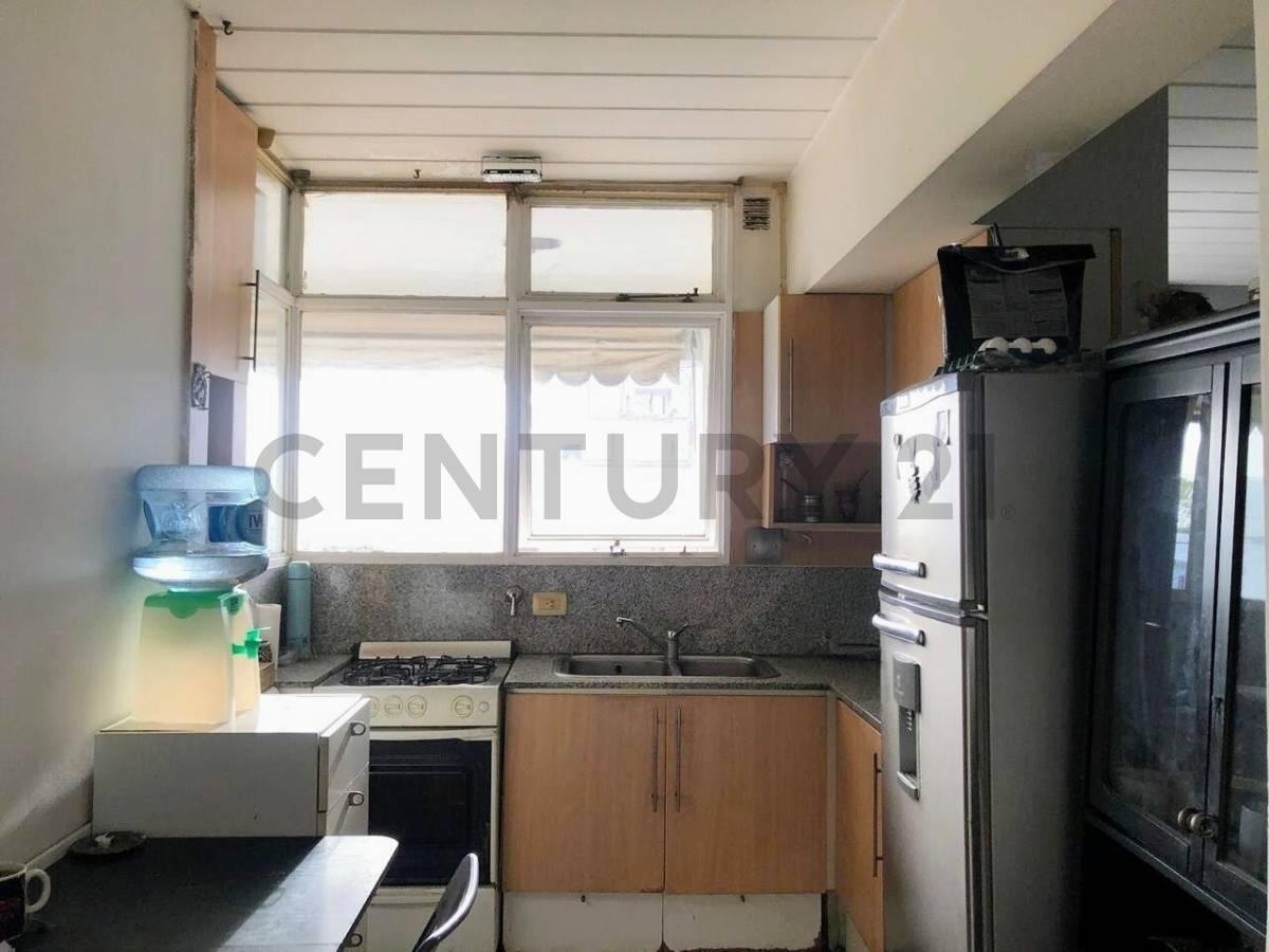 Foto de Venta Departamento Semipiso 4 ambientes con cochera en Versalles, imagen 4