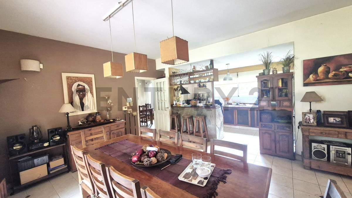 Foto de OPORTUNIDAD! Venta Casa de 5 ambientes en Chacras de Uribelarrea., imagen 5