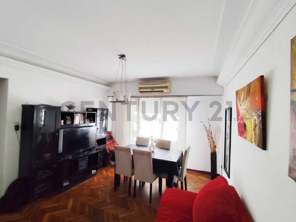 Foto de Departamento 3 Ambientes con Balcón sobre Av. Asamblea – Parque, imagen 2