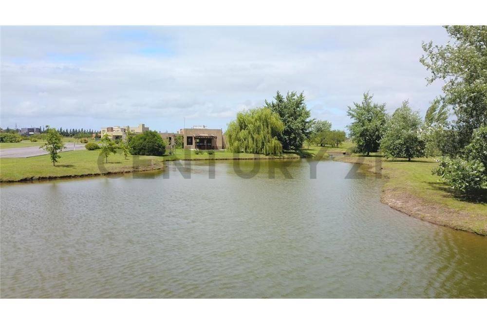Foto de Venta de lote en el exclusivo club de campo Cruz de Sur .Bajamos el, imagen 5