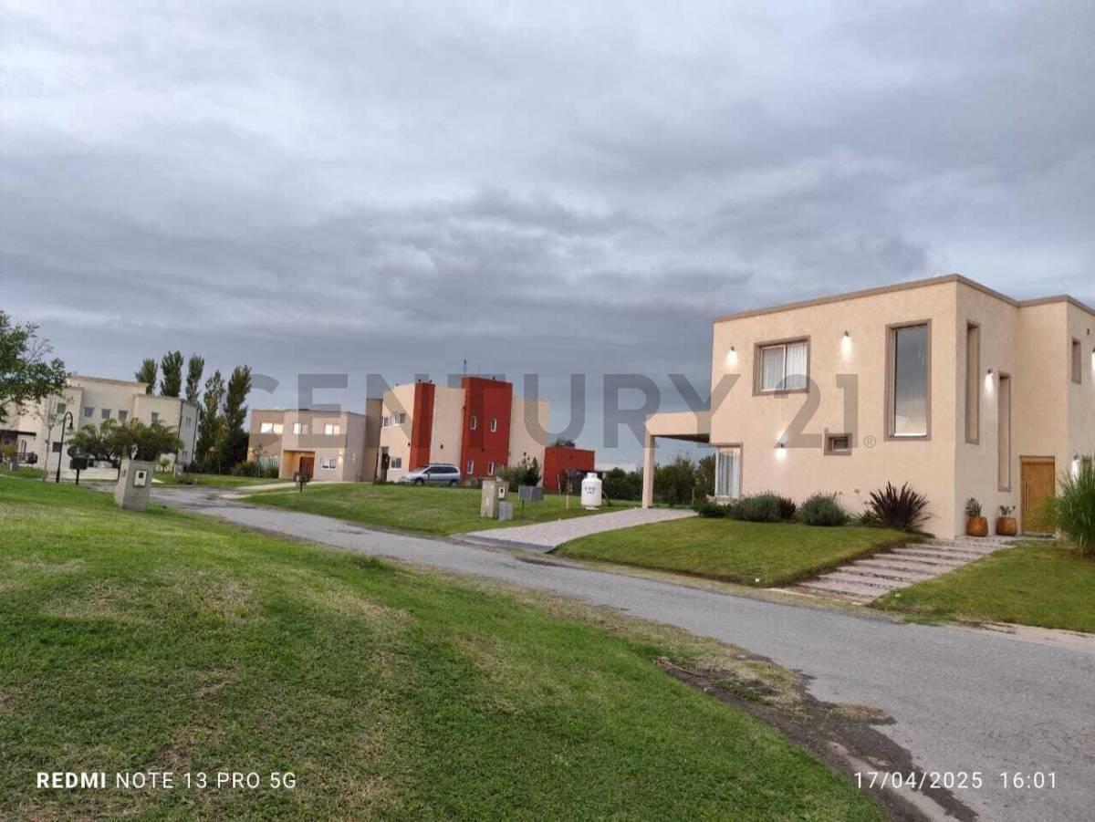Foto de Venta de lote en el exclusivo club de campo Cruz de Sur .Bajamos el, imagen 1