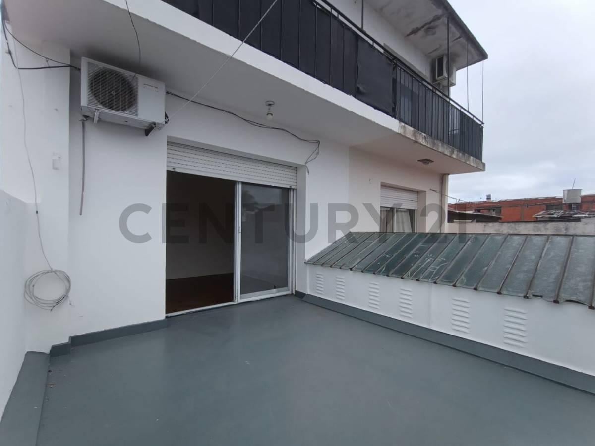Foto de Venta Departamento 2 Ambientes por escalera - Patio -Sin Expensas en, imagen 3