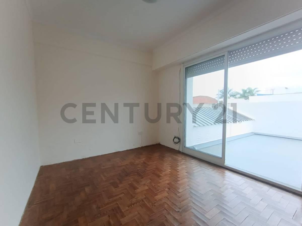 Foto de Venta Departamento 2 Ambientes por escalera - Patio -Sin Expensas en, imagen 1