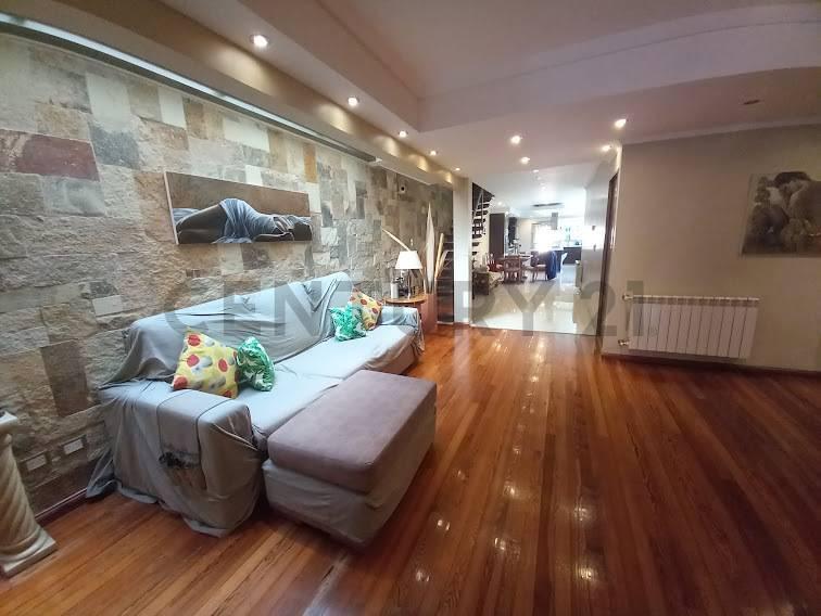 Foto de VENTA CASA 7 AMBIENTES C/ JARDIN y PILETA en SAN ISIDRO, imagen 3