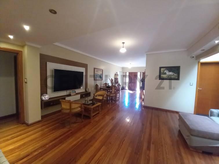 Foto de VENTA CASA 7 AMBIENTES C/ JARDIN y PILETA en SAN ISIDRO, imagen 5