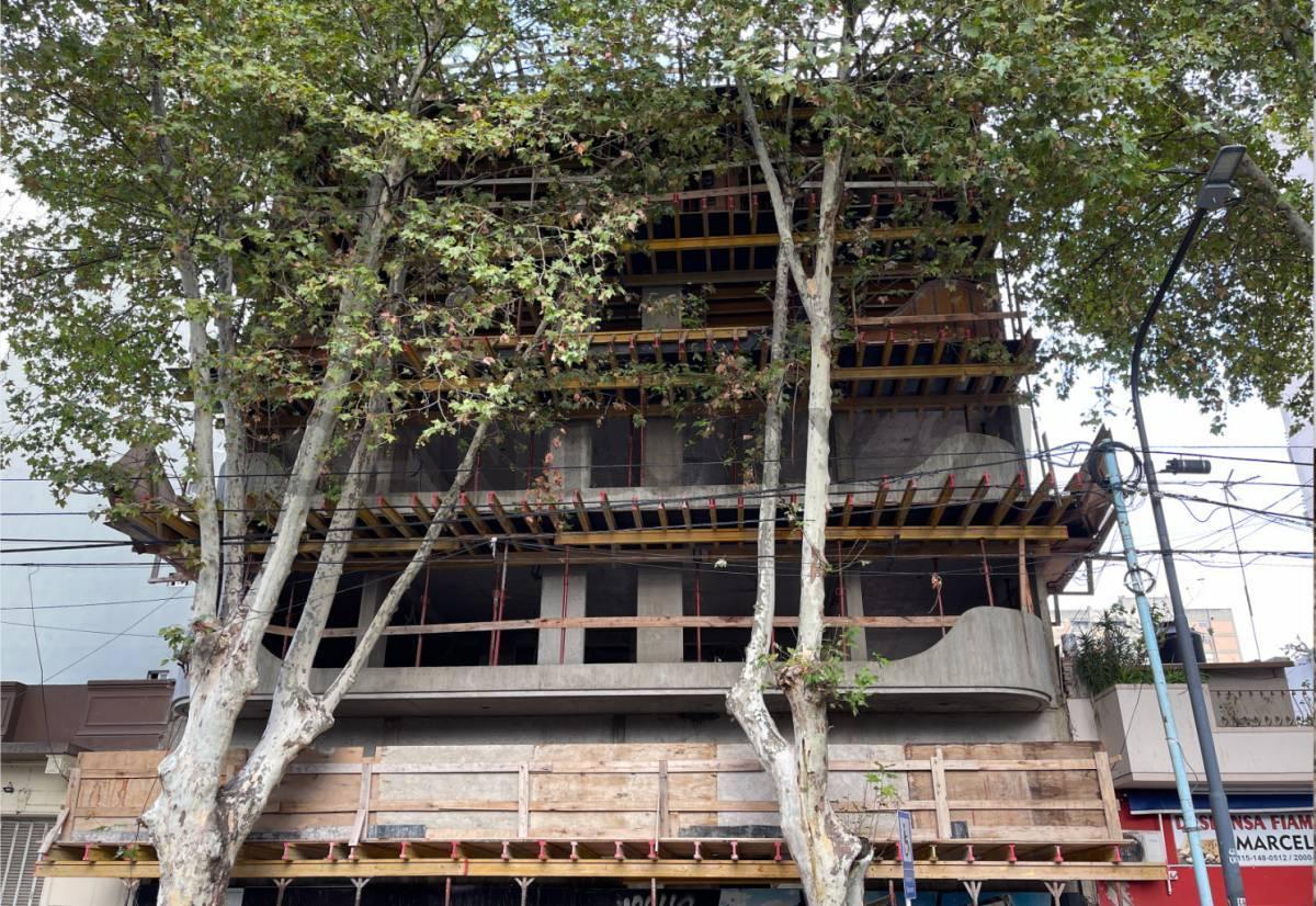 Venta Local de 2 Pisos Villa Luro 3