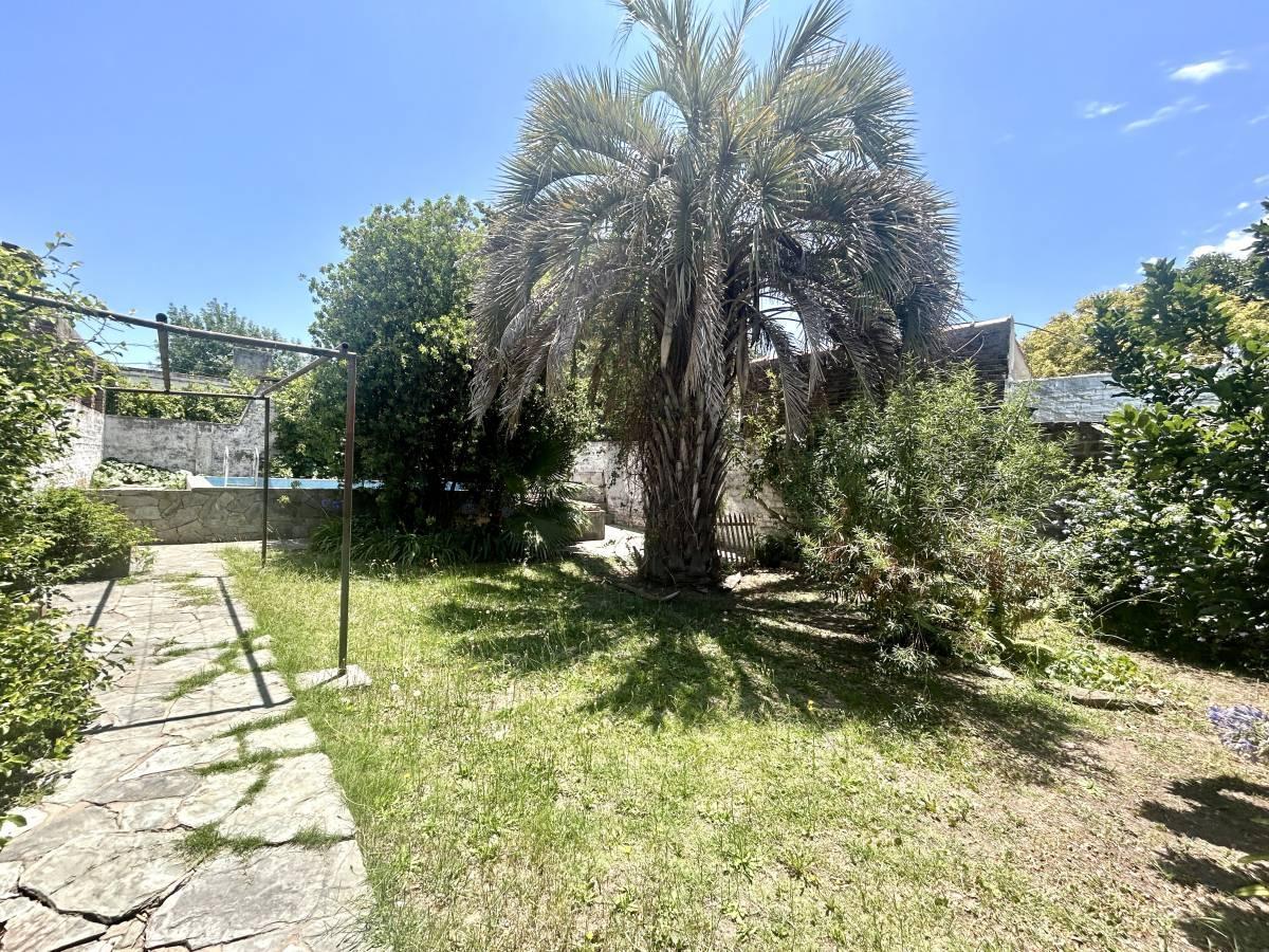 Venta Casa 4 Ambientes Mercedes con Pileta Parrilla y Doble Garage 5