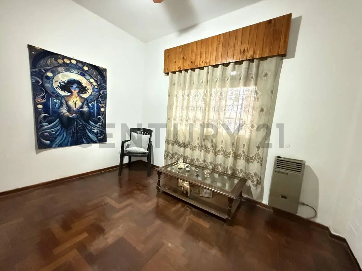 VENTA CASA 4 AMBIENTES CON JARDIN 3