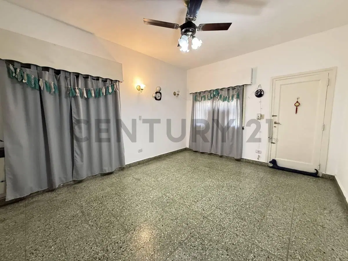 VENTA CASA 4 AMBIENTES CON JARDIN 4