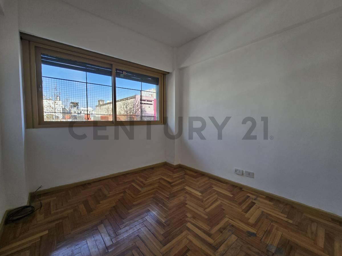 Foto de VENTA DEPARTAMENTO 4 AMBIENTES EN FLORESTA, imagen 4