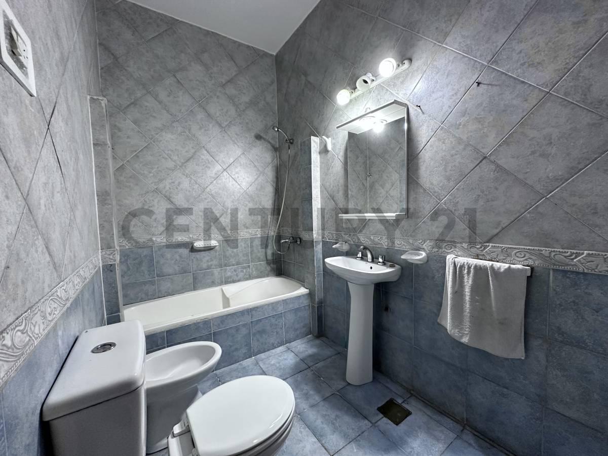 Foto de [ Venta CASA | 3 Ambientes | Quincho | Potencial Constructivo | Taller, imagen 4