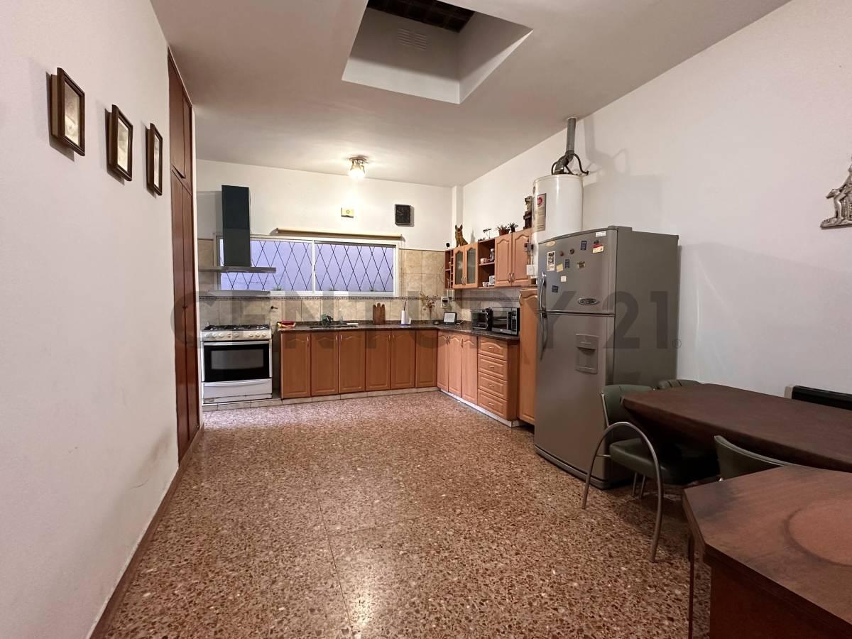 Foto de [ Venta CASA | 3 Ambientes | Quincho | Potencial Constructivo | Taller, imagen 2