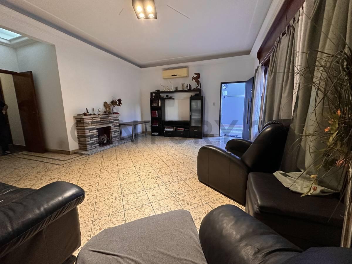 Foto de [ Venta CASA | 3 Ambientes | Quincho | Potencial Constructivo | Taller, imagen 3