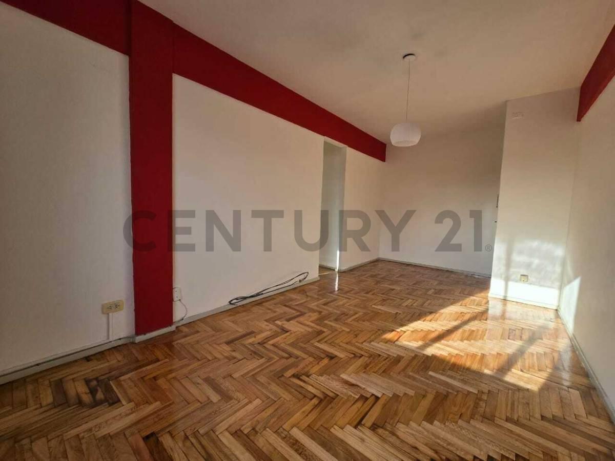 Foto de VENTA DEPARTAMENTO 4 AMBIENTES EN CABALLITO, imagen 2