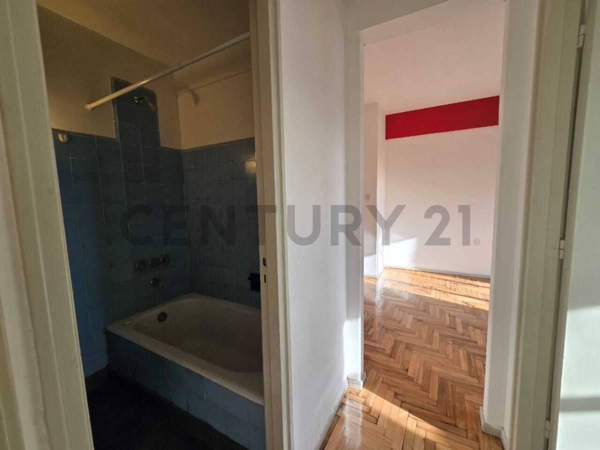 Foto de VENTA DEPARTAMENTO 4 AMBIENTES EN CABALLITO, imagen 4