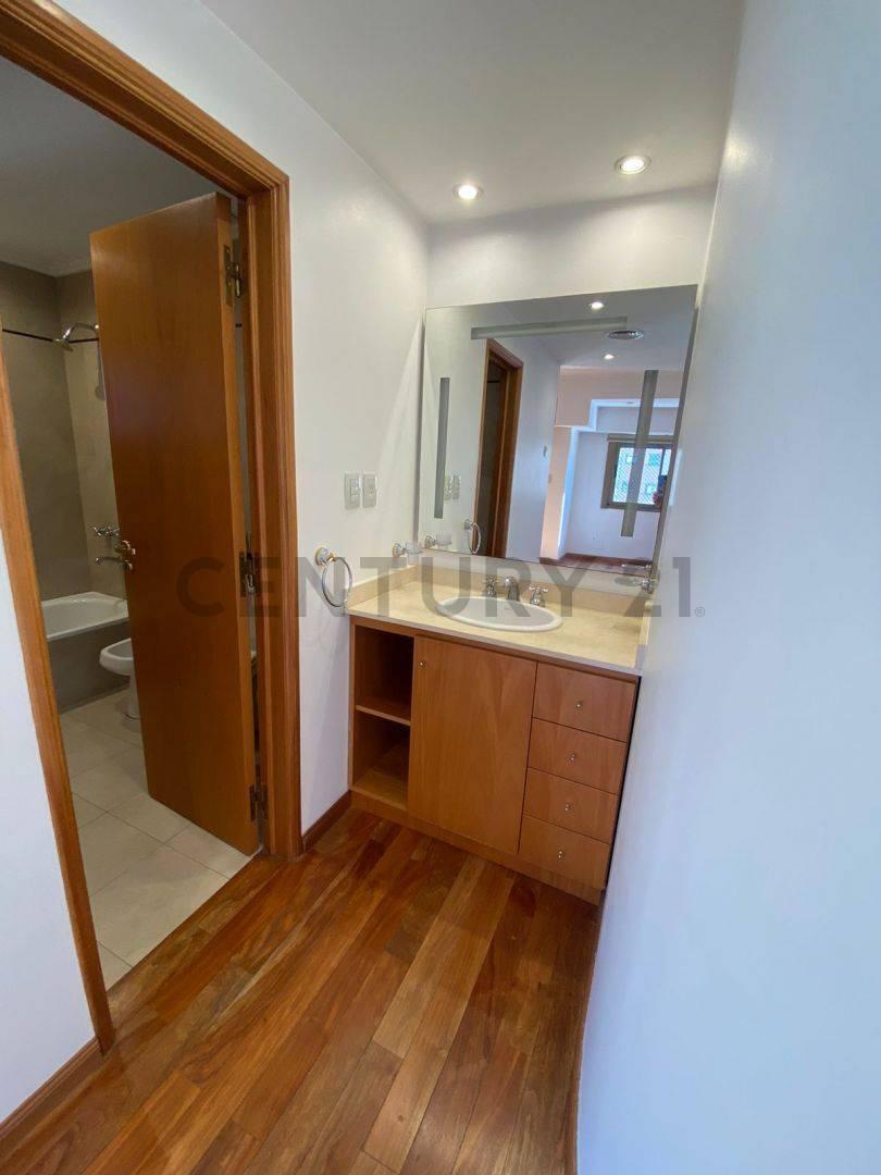 Departamento en Venta 3 Dorm. con Cochera en La Plata Ubicado en Calle 14 Entre 44 y 45, a 2