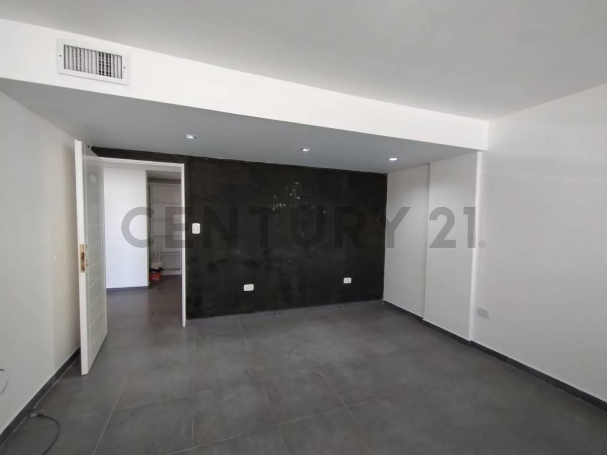 Venta Oficina Comercial excelente Ubicación: Calle 13 Entre 38 y 39, 1° Piso Al Frentecara 3
