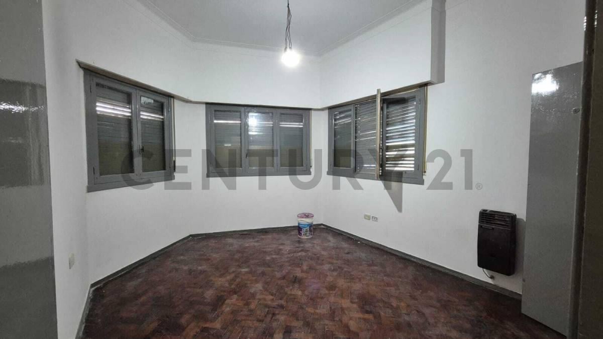 DEPARTAMENTO en Venta sobre calle 63 y Diagonal 73 – Excelente Ubicación - APTO COMERCIO