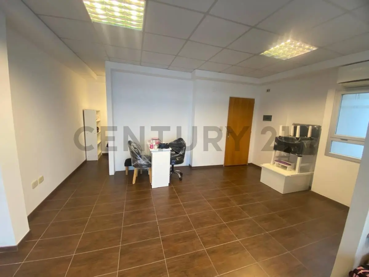 Oficina en Venta – Av. 13 entre 41 y 42 | Excelente ubicación 4