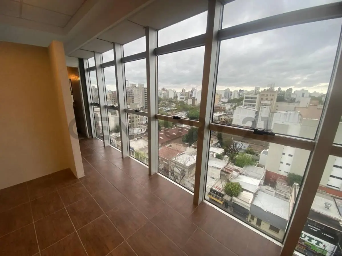 Oficina en Venta – Av. 13 entre 41 y 42 | Excelente ubicación 2