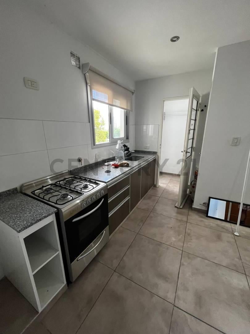 Foto de VENTA DEPARTAMENTO 1 DORMITORIO Y BALCON-CALLE 4 ENTRE 61 Y 62, imagen 1