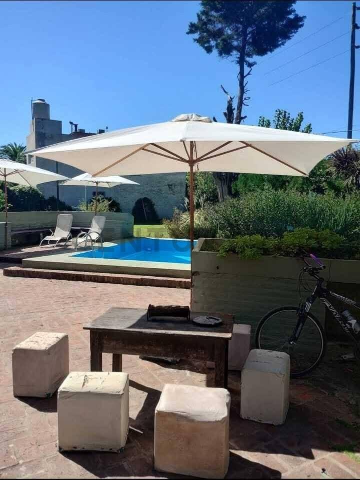 Casa en venta – Parque Sicardi | Lote en esquina con gran parque y pileta