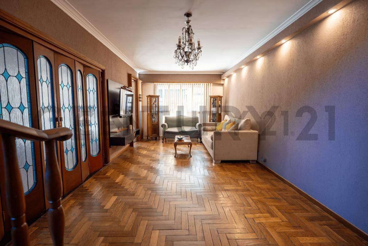 Foto de CASA EN VENTA – EXCELENTE PROPIEDAD DE ESTILO EN EL CENTRO DE LA PLATA, imagen 2