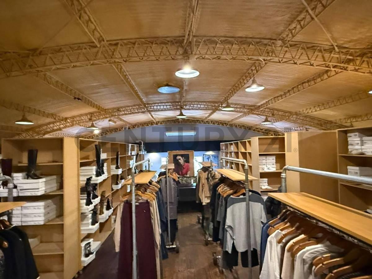 Foto de EXCELENTE INMUEBLE INDUSTRIAL Y COMERCIAL DE 669M² EN UBICACIÓN, imagen 2