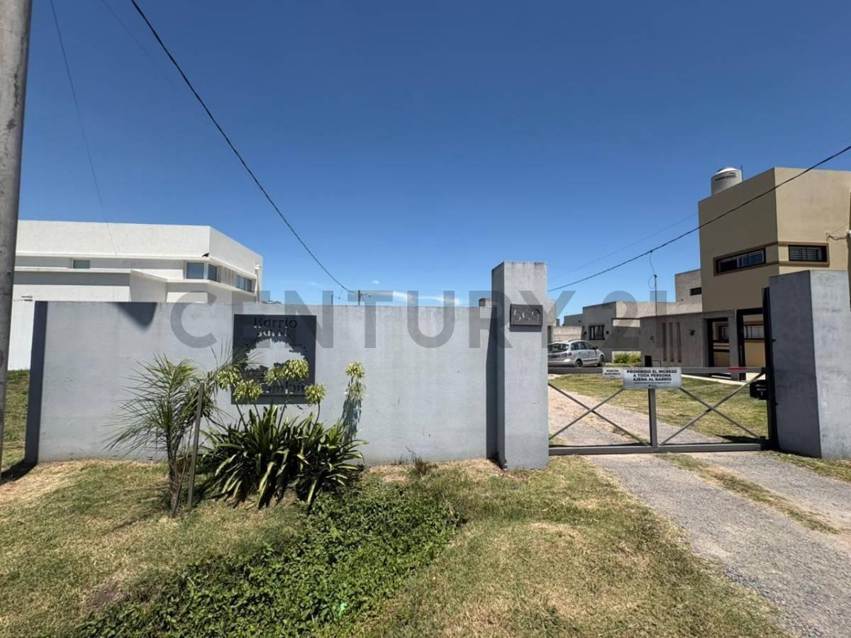 Foto de Casa en venta. Barrio Cerrado "El Ombu", imagen 1