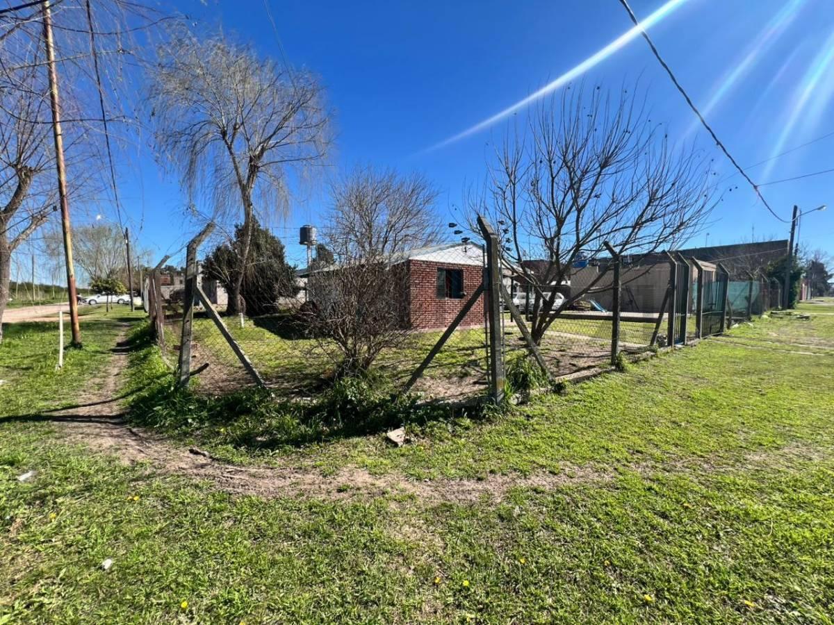 Foto de casa en Venta 155 esquina 36, imagen 2