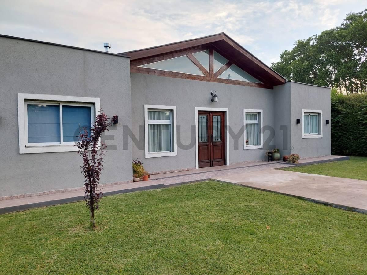 Foto de Casa en venta, ubicada en Brandsen, lote de 800mts, parque y pileta., imagen 2