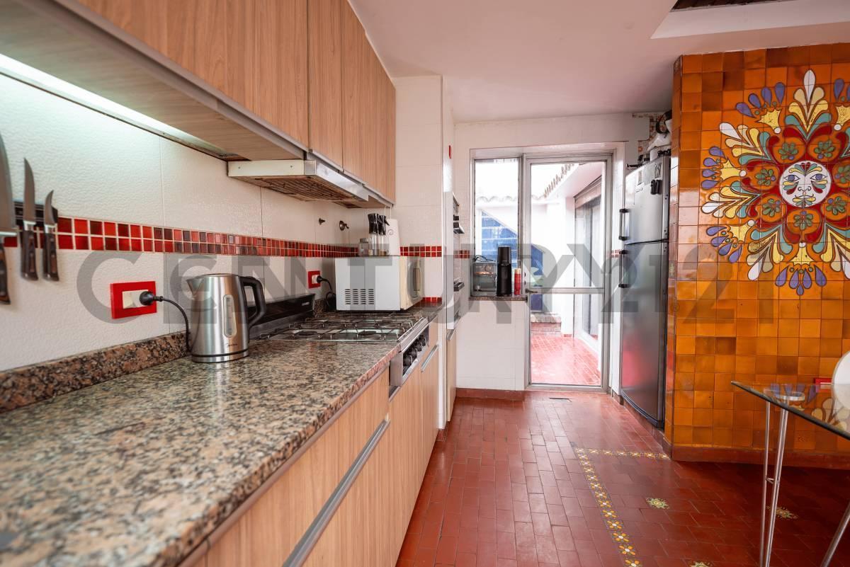 Foto de CASA EN VENTA – EXCELENTE PROPIEDAD DE ESTILO EN EL CENTRO DE LA PLATA, imagen 2