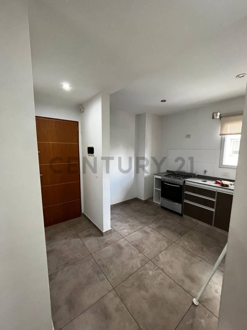 Foto de VENTA DEPARTAMENTO 1 DORMITORIO Y BALCON-CALLE 4 ENTRE 61 Y 62, imagen 2