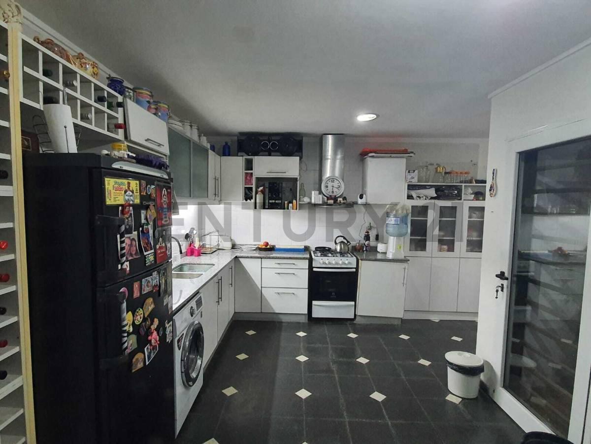 Foto de Casa reciclada con garage para varios autos y 2 dormitorio mas, imagen 5