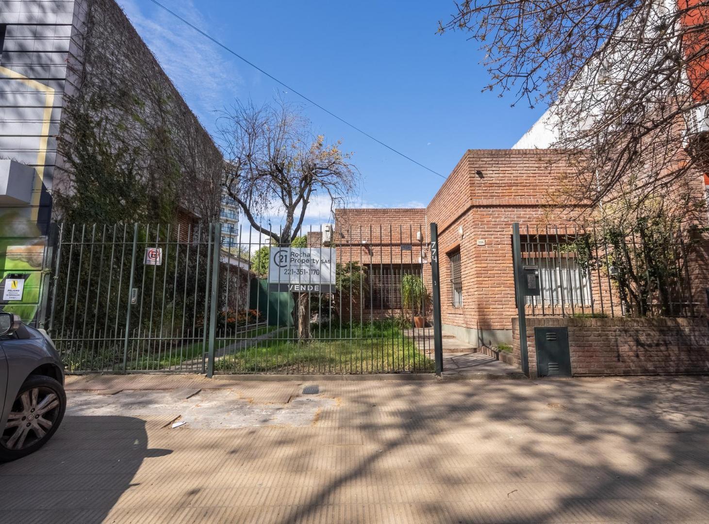Foto de Casa en venta con amplio jardín – Zona Bellas Artes, imagen 2