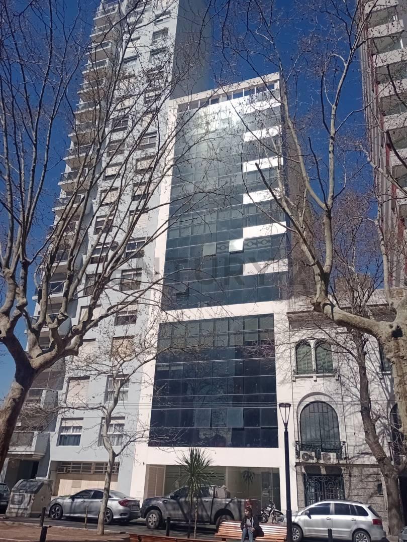 Foto de OFICINA EN VENTA DE CATEGORIA, 9° PISO , FRENTE AL TEATRO ARGENTINO., imagen 2