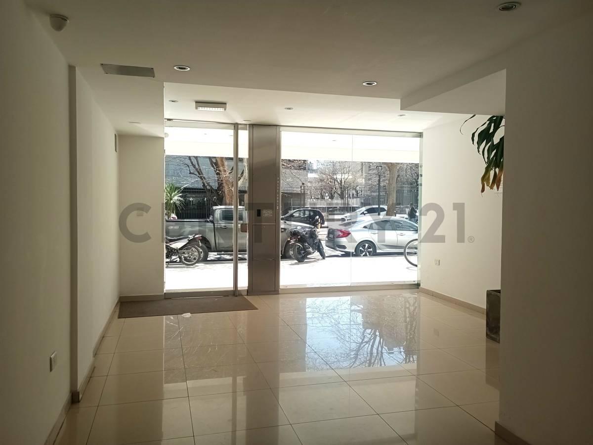 Foto de OFICINA EN VENTA DE CATEGORIA, 9° PISO , FRENTE AL TEATRO ARGENTINO., imagen 1