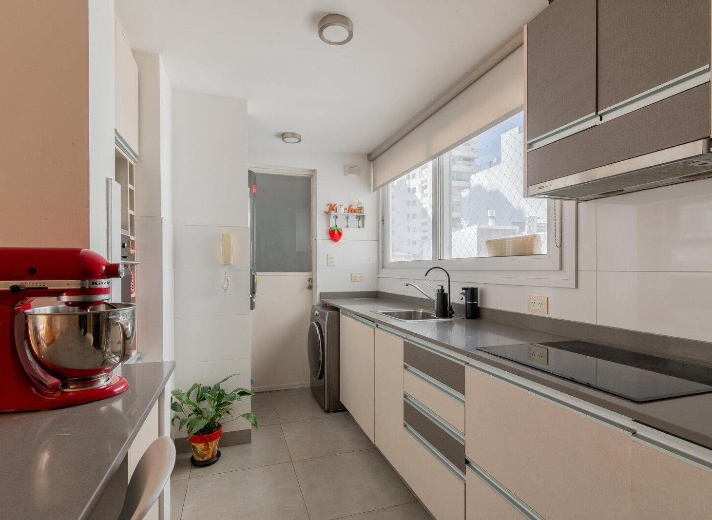 Foto de Venta departamento 3 ambientes con Dependencia/Escritorio y balcón, imagen 3