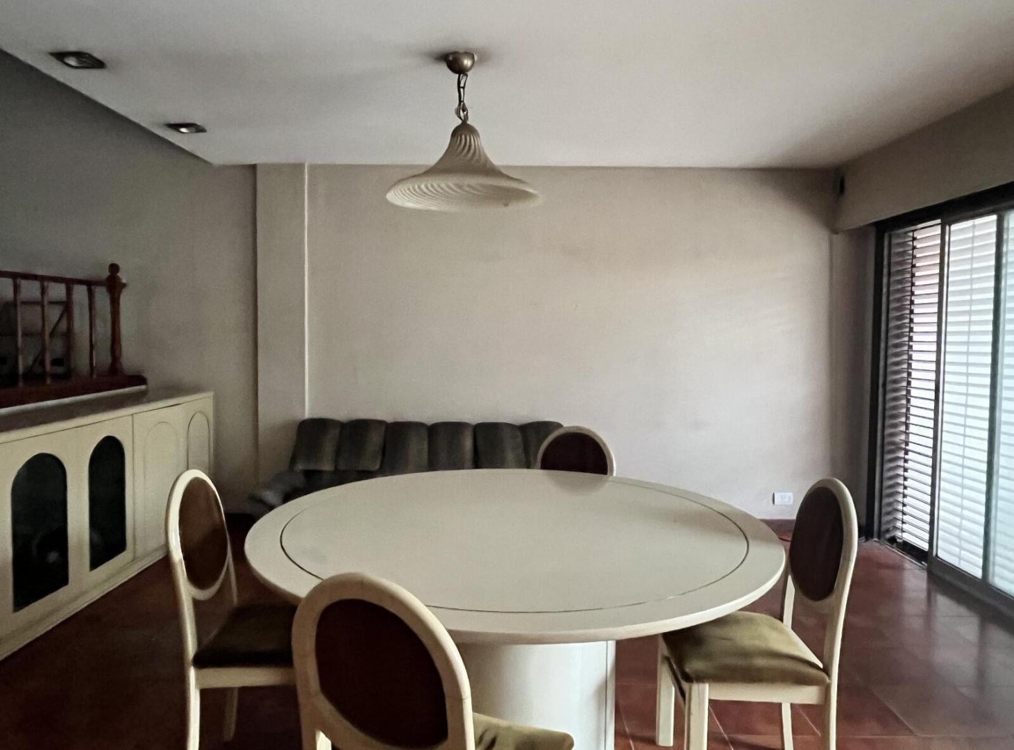 A Refaccionar - Casa - Fondo Parque- Devoto - Cochera