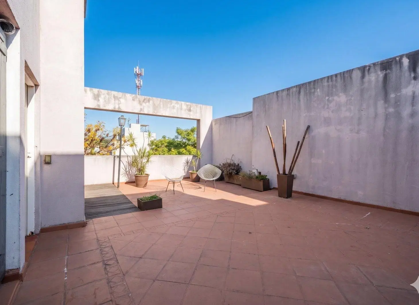 Edificio Comercial - 3 plantas - PB cocheras - Terraza 4