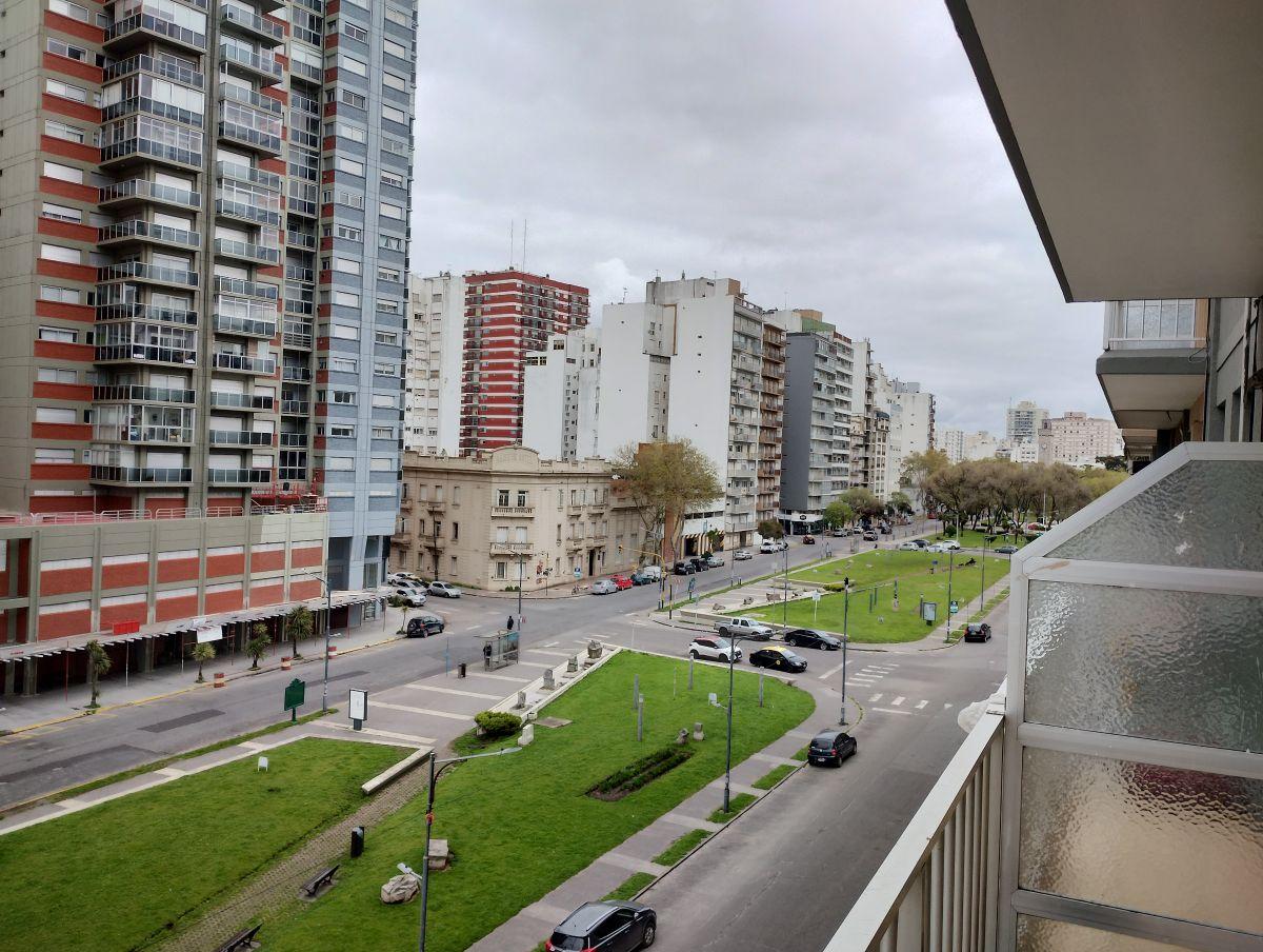Foto de 24 meses 2 ambientes con dependencia, balcón y vista al mar, imagen 2